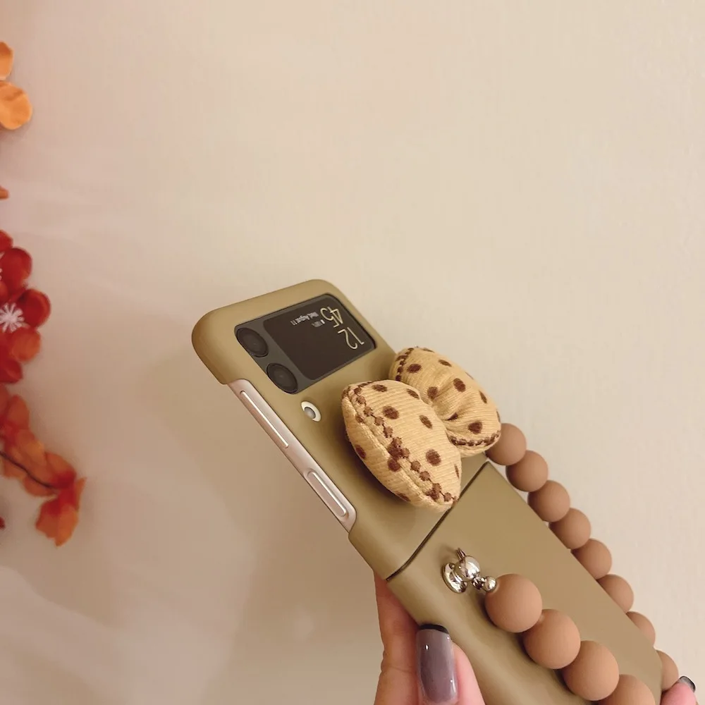 DIY Cute Dots Bow Beads Bracelet Phone Case For Samsung Galaxy Z Flip 3 Flip3 5G Retro Fashion Portable Hand Chain Folding Case