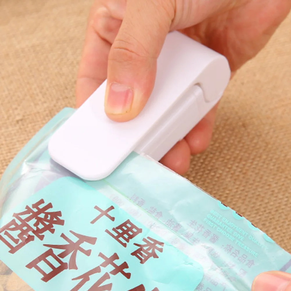 

Manual Home Snack Travel Restaurant Vegetables Moisture Proof Fruits Easy Carry Hand Tool Mini Sealer