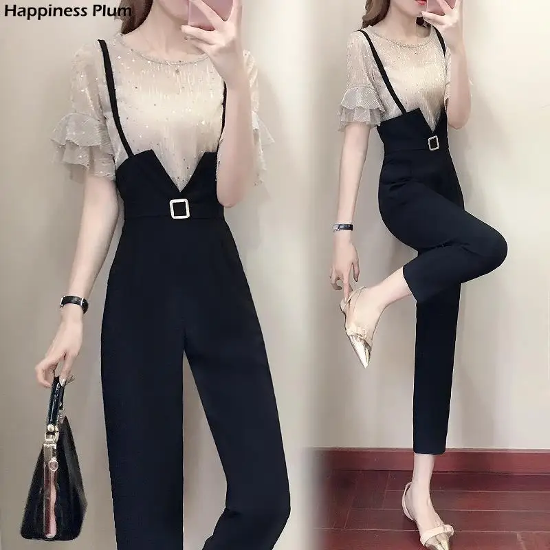 

Женский короткий топ с коротким рукавом, круглым вырезом и брюки с высокой талией