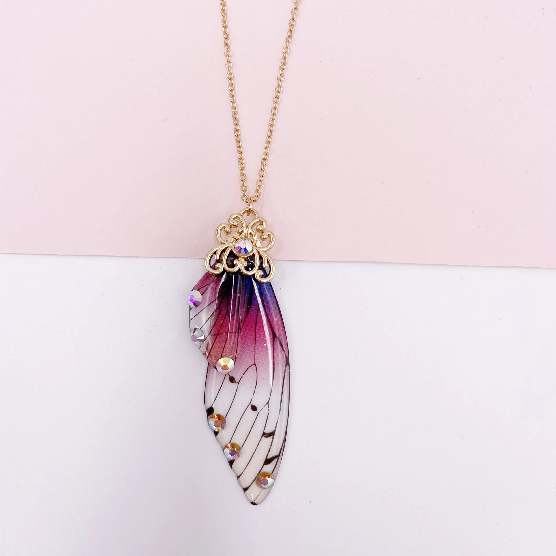 

Handmade Fairy Rainbow Resin Butterfly Wing Pendant Necklaces for Women Girls Clear Shiny Rhinestones Flake Choker Necklace Gift
