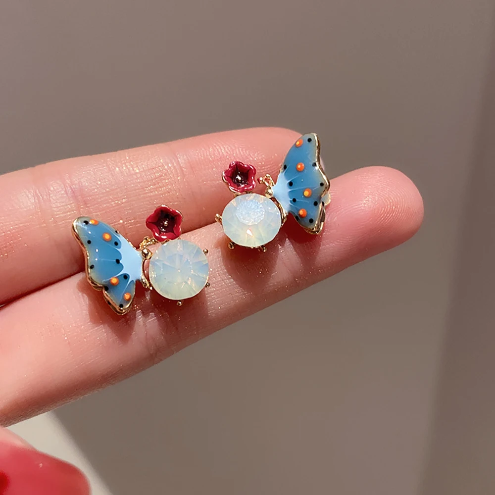 Серьги-гвоздики из металла для женщин и девушек модные уникальные золотистые