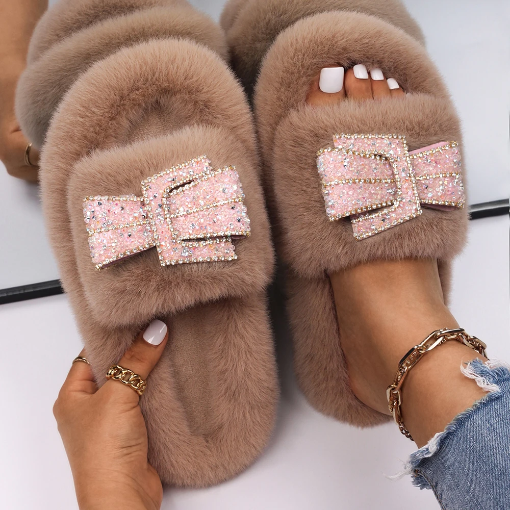 

Slippers Women Luxury Rhinestone Buckle Decor Furry Slides Fashion Sandals Winter Cozy Slippers Ladies Flip Flops Female Shoes