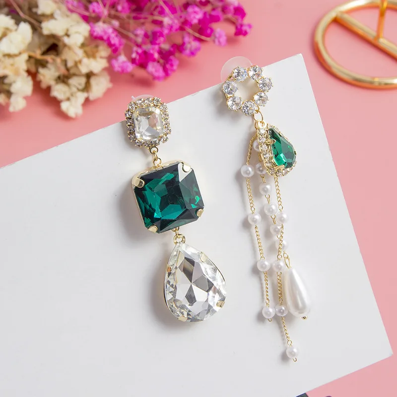 Женские серьги подвески с разноцветными геометрическими кристаллами эффектные