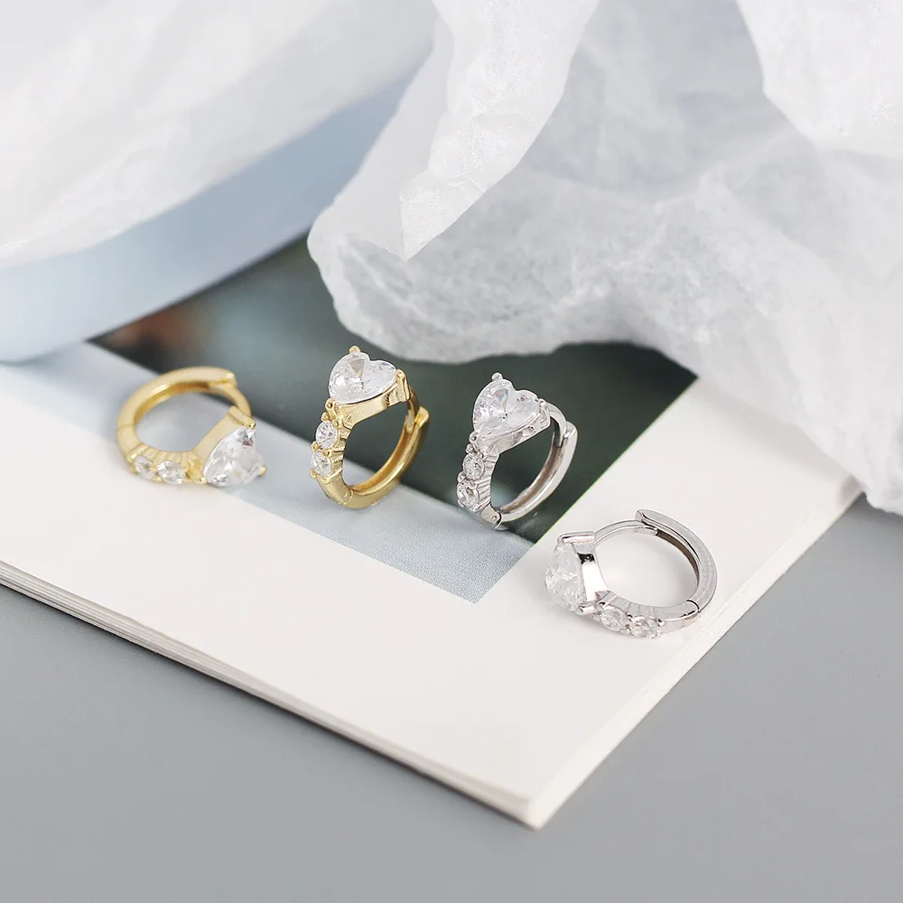 Женские серьги-кольца из серебра 925 пробы с белым цирконом