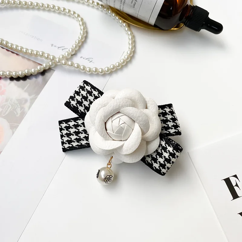 

Luxury Mobile Phone Holder With Exquisite Leather Flowers Phone Accessories Mobile Phone Socket Stand For iPhone XS Phone Grip