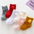 Новинка, детские носки с помпоном, до щиколотки, весна-осень, однотонные аксессуары для новорожденных, дешевые хлопковые носки для детей от 0 до 3 лет