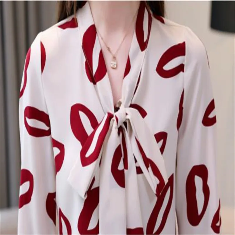 

Streetwear Print Women Blouses Spring Long Sleeve Shirt Female 2020 New Short Lace-Up Bow Tops Female V-Neck Basic Blusa H356