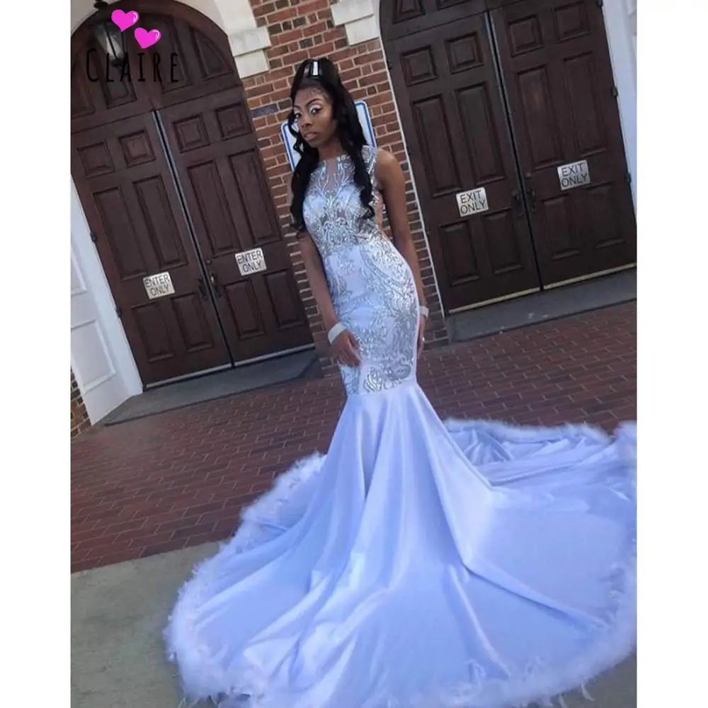 Женское вечернее платье с перьями белое длинное прозрачное для выпускного