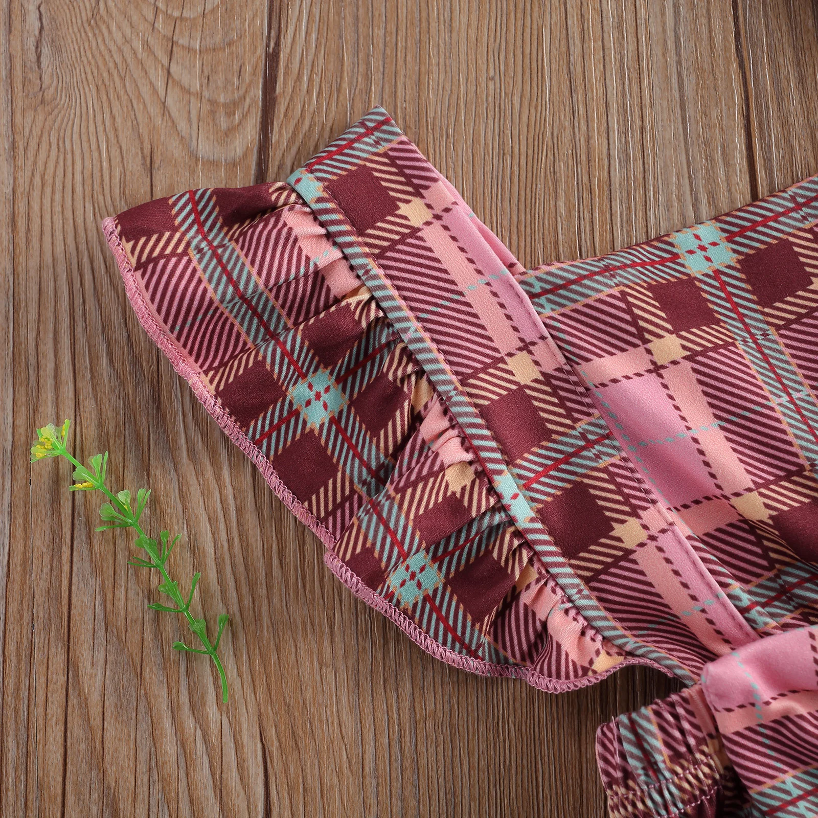 

Newborn Babys Girls Plaid Print Jumpsuit Toddler Girl Square Neck Flying Short Sleeve Short Pants Ruffle Hem Romper with Bow