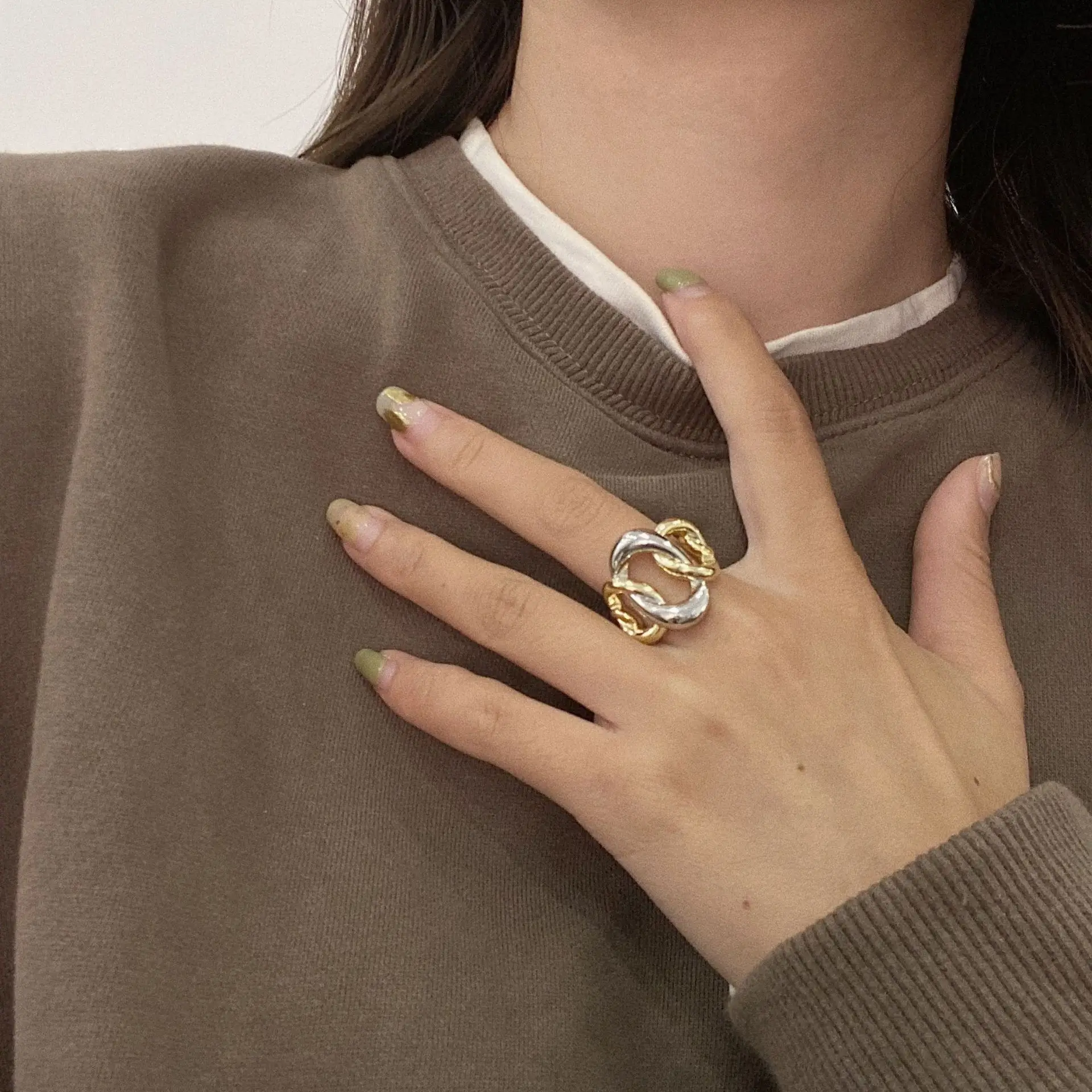 Новые металлические сырой цепь выдалбливают асимметрия ретро одежда с