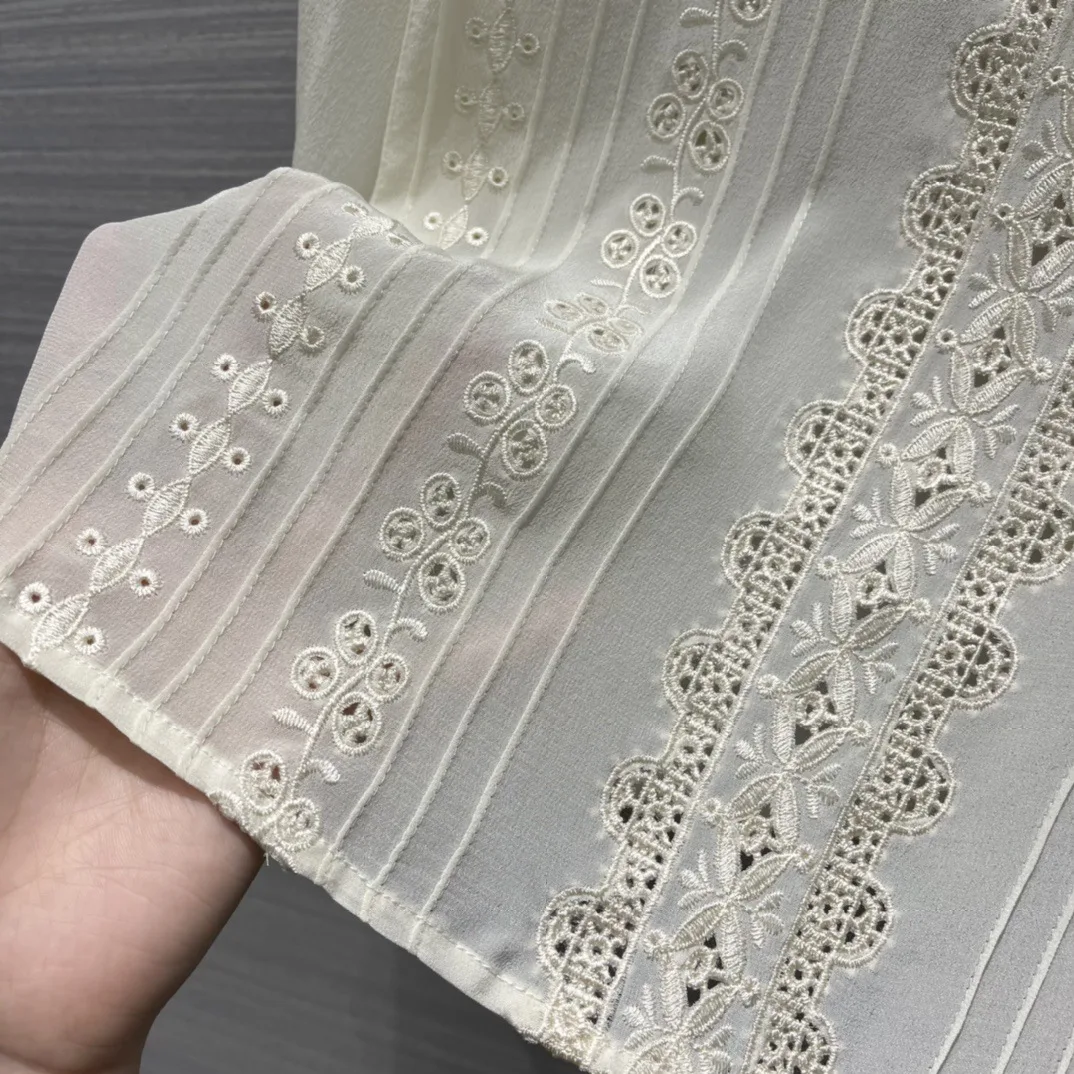 

2021 Spring Sweet Lace Blouses High-eng Luxury Brand New Silk Blouse Women French Elegant Hollow Embroidery Lantern Sleeve Shirt