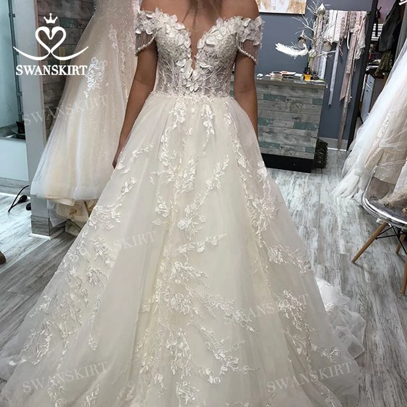 Свадебное платье swansara K175 с объемными цветами открытыми плечами и аппликацией из