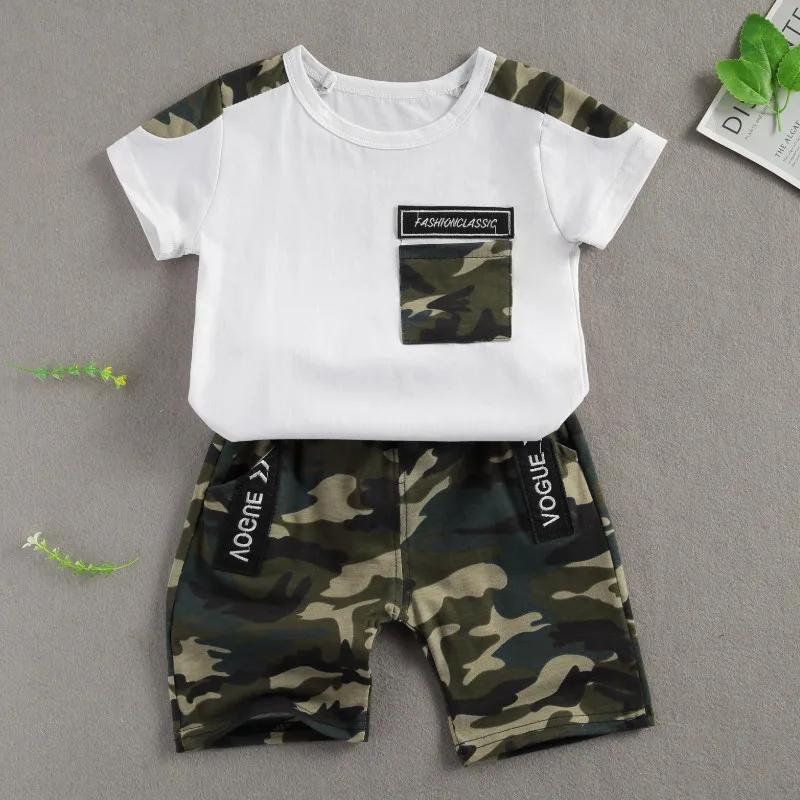 

Костюм Камуфляжный летний для маленьких мальчиков, топ с коротким рукавом и круглым вырезом с карманами и шорты, костюм из 2 предметов