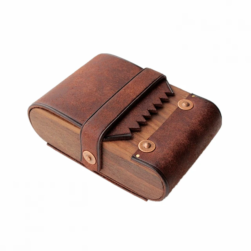 

Retro Nostalgic Personality Creative Leather Combined With Portable Cigarette Box Walnut Leather Hand Made