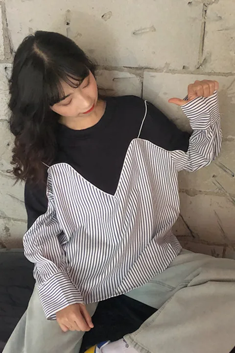 Женская футболка с длинным рукавом белая в полоску высоким воротником западном