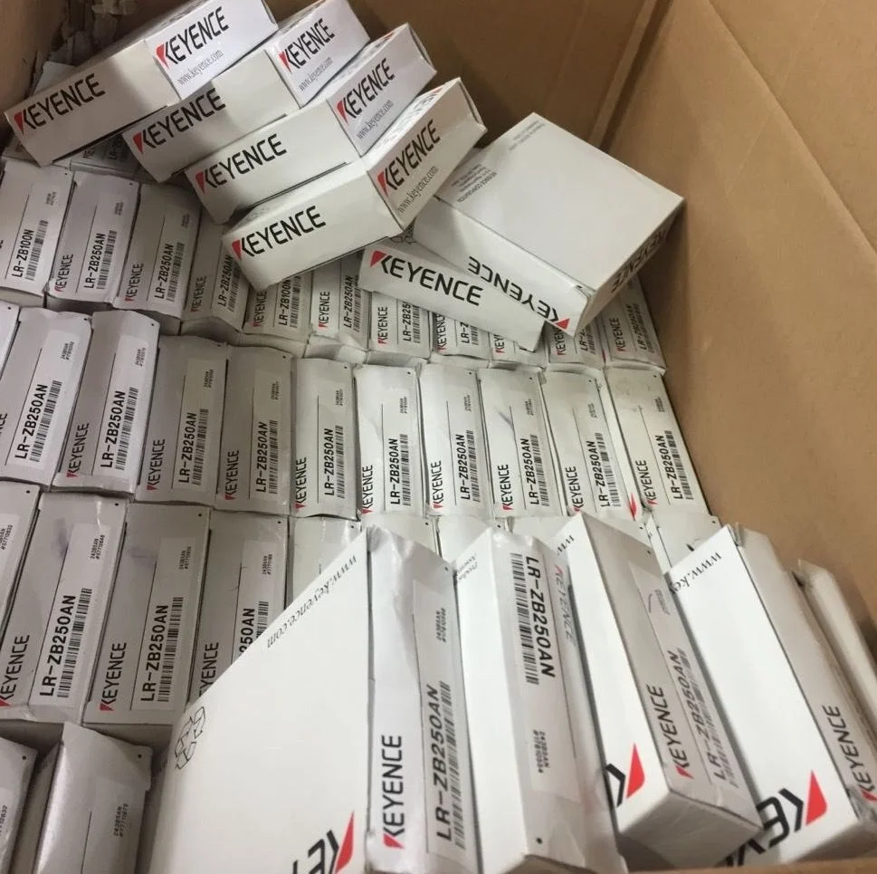 

New original Self-contained CMOS Laser Sensor KEYENCE LR-ZB250AN