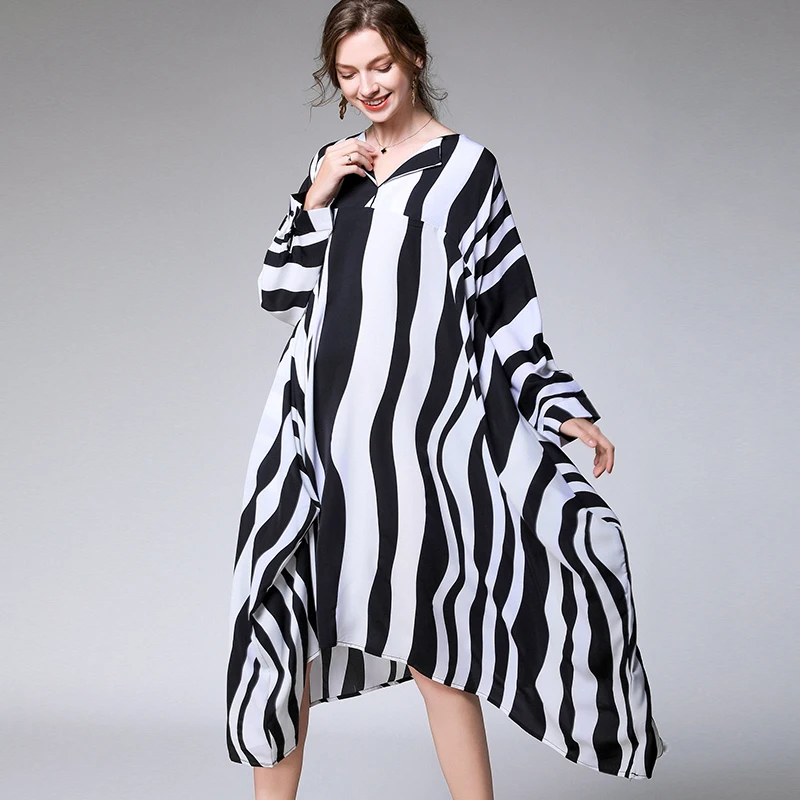 

Large size women's fat mm2020 spring new 200 kg loose cover meat European and American printed dress female 7657