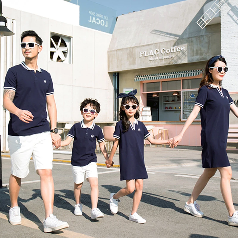 Одинаковые комплекты для семьи платья мамы и дочки летние футболки папы сына