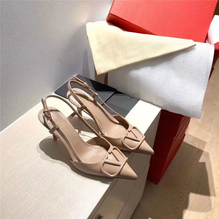 

Summer 2021 New Metal V-button Pointed Sandals Women's Leather Water Drill Button Kitten Heel 8.5cm High Heel Buckle Women Shoes