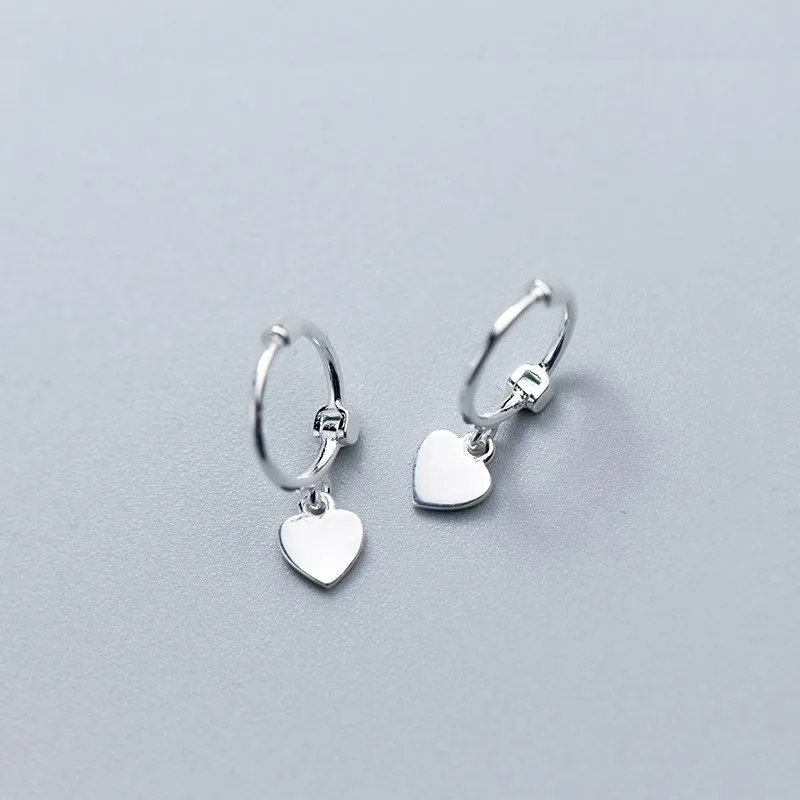 Серьги кольца женские из серебра 925 пробы с маленьким кулоном в форме сердца