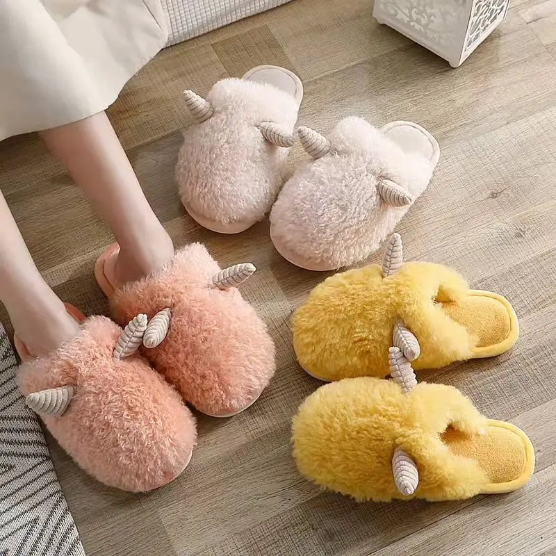 

Женские зимние плюшевые теплые хлопковые тапочки с козьим гудком плюшевые удобные нескользящие износостойкие домашние хлопковые тапочки ...