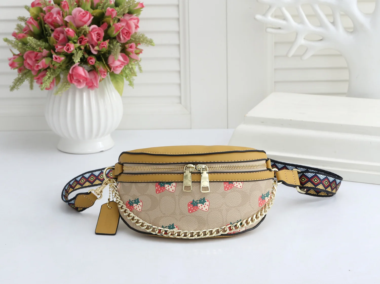 

Classic fashion bag women's light bag waist bag