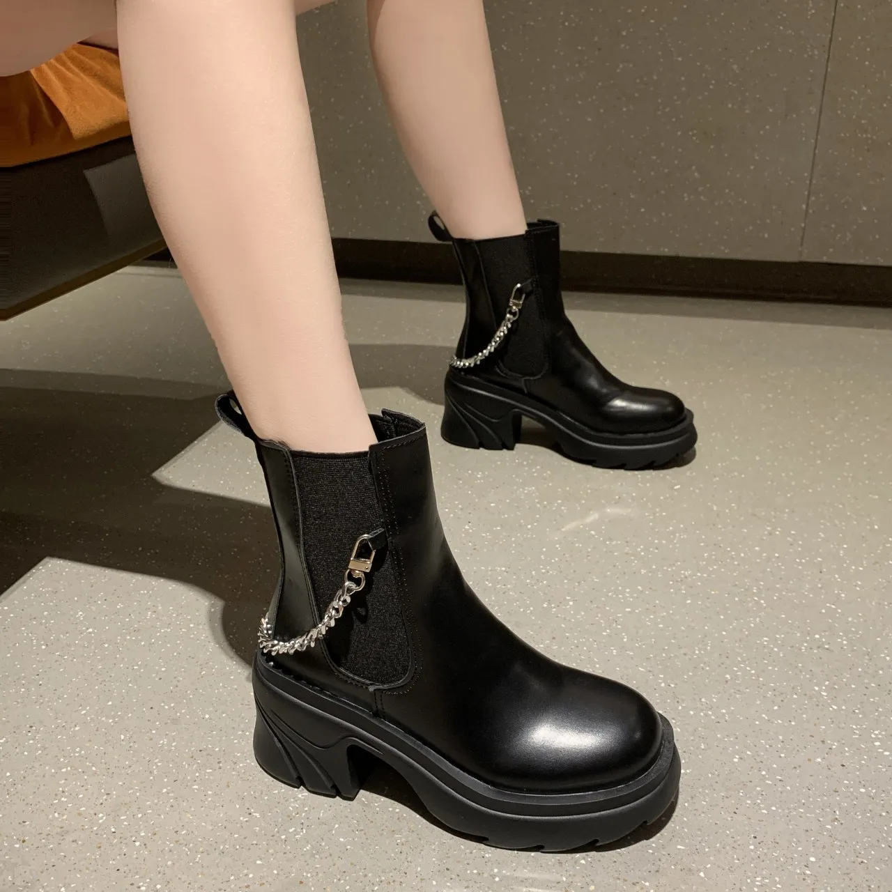 Women's 2022 Thick Bottom Chain Smoking Boots Ankle Boots Middle Calf Chelsea Boots Zapatos De Mujer