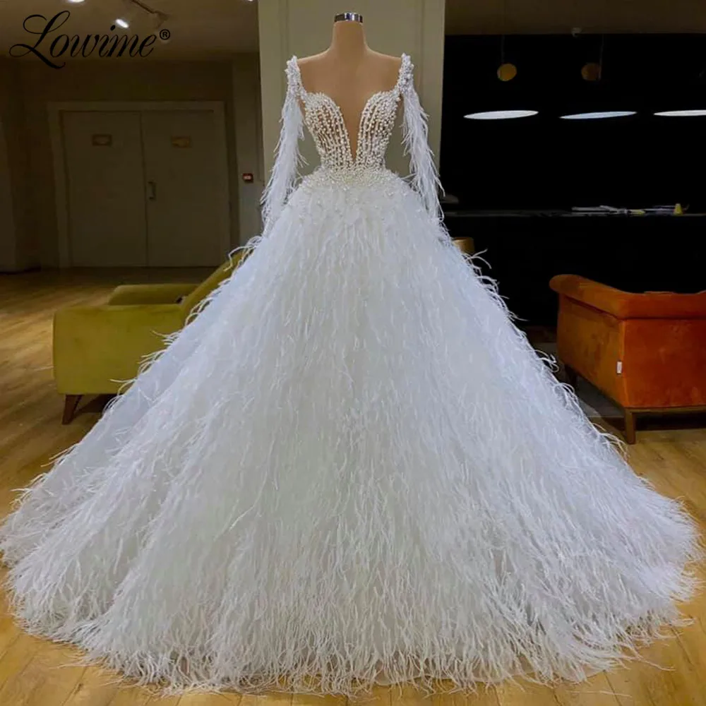 Роскошные арабские вечерние платья с перьями и жемчугом белого цвета 2020