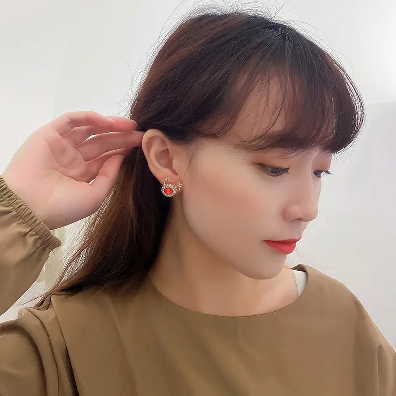 

Fashion Delicate Simple Lovely Rabbit Earrings Elegant Personality Temperament Women Shining Pearl Earrings Goddess Gift