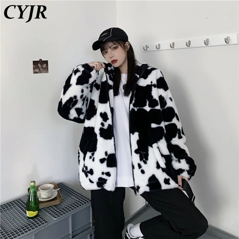 

Корейская зимняя новая модная куртка Harajuku с принтом коровы свободная кожаная куртка с длинным рукавом винтажная фланелевая сохраняющая те...