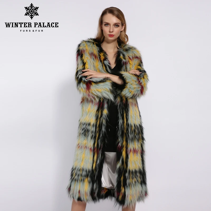 Пальто женское вязаное из лисьего меха с круглым вырезом и рукавами зима 2019 |
