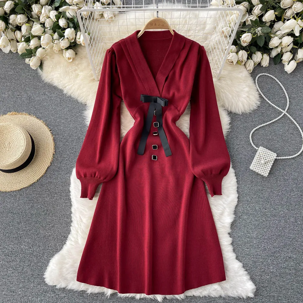 

Женское трикотажное платье-свитер с длинным рукавом и V-образным вырезом