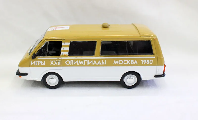 Коллекционная модель автомобиля из сплава 1:43 RAF2203 латышский Ностальгический