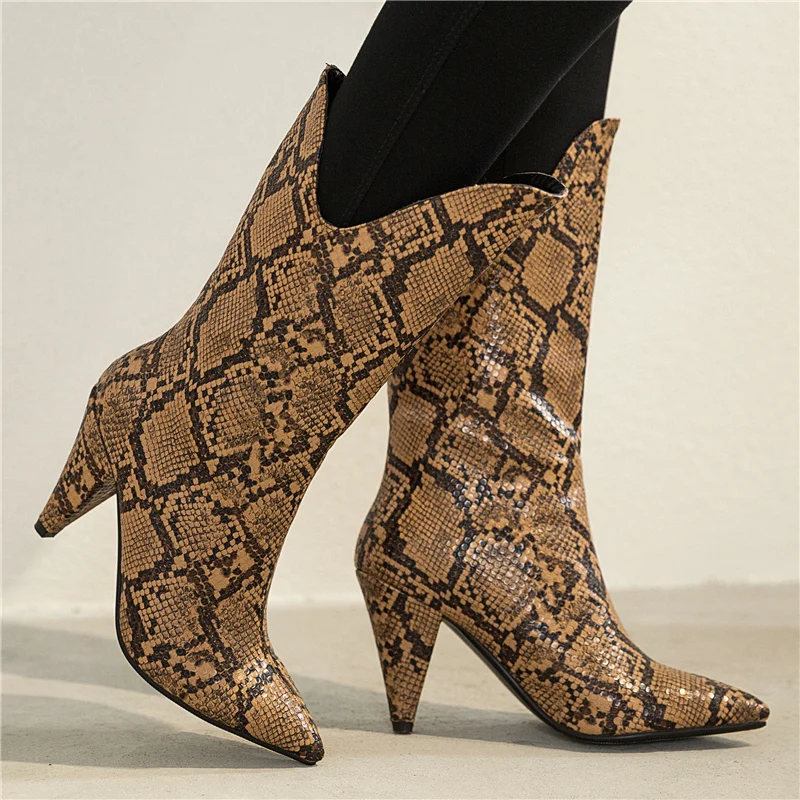 Новые модные сапоги до середины икры из змеиной кожи Женские кожаные ковбойские