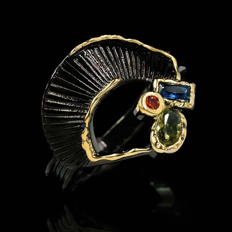 

Кольцо женское из серебра 925 пробы, с черным и золотым камнем
