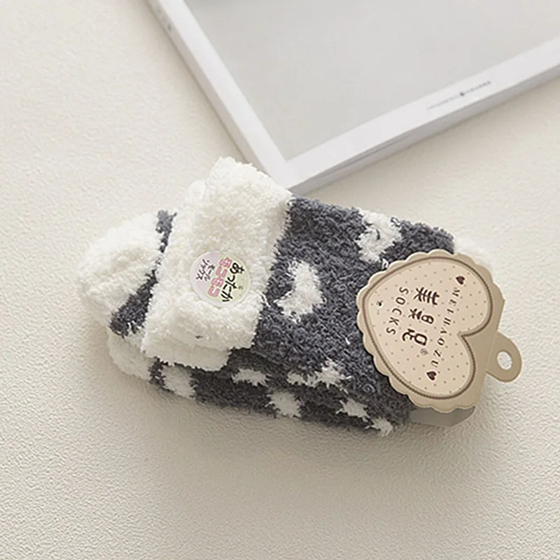 Женские длинные зимние теплые носки из кораллового флиса для сна на кровати