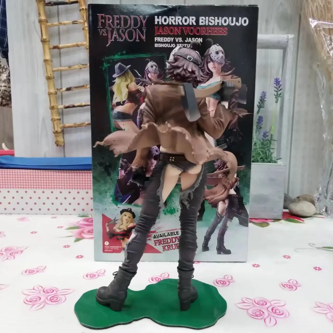 

NEW hot 23cm sexy Freddy Vs Jason Female version Action figure toys doll collection Christmas gift