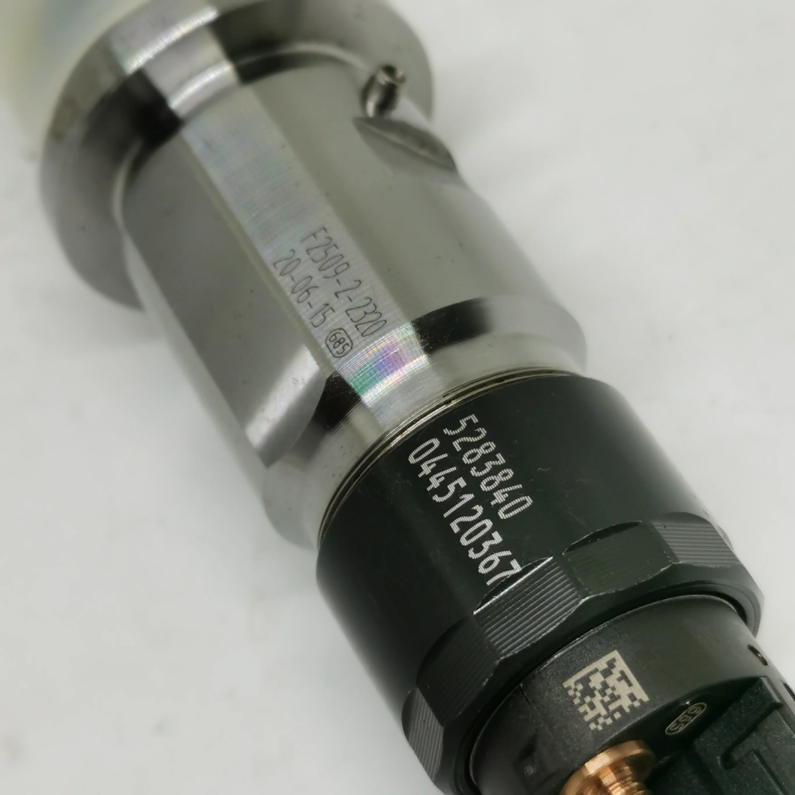 

Dongfeng truck parts diesel fuel injector 0445120367 5283840