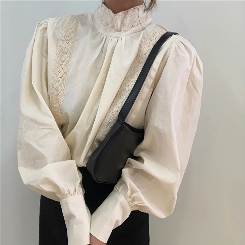 Осенняя шикарная блузка в стиле ретро с кружевами и нашивками на крючках