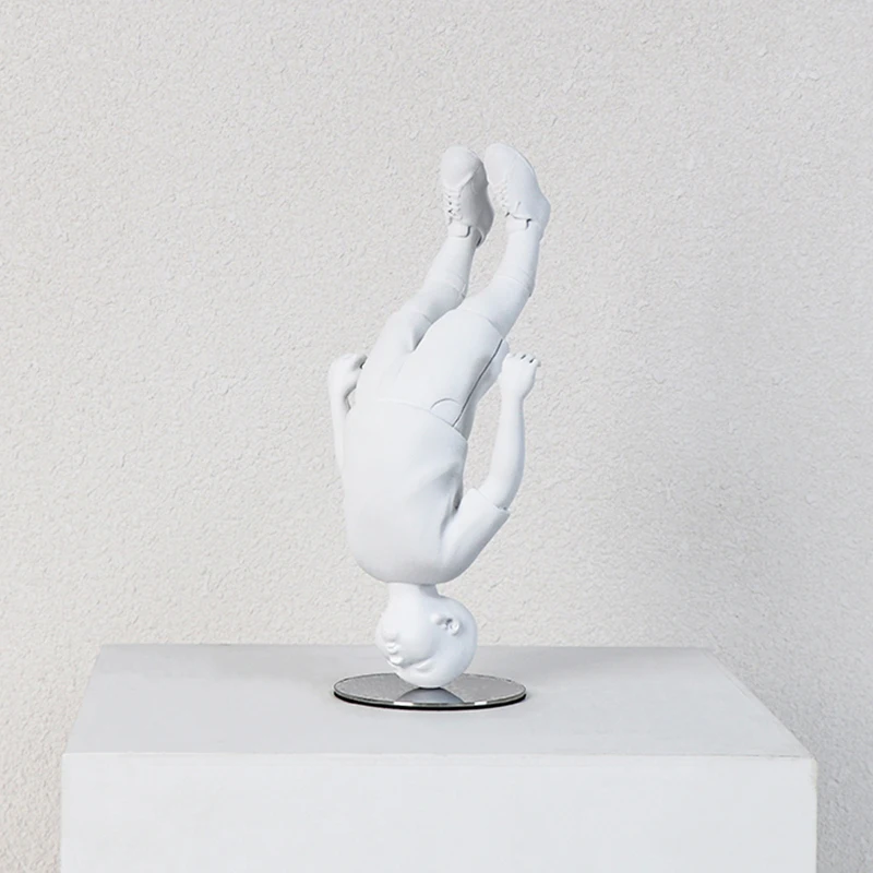 

Современное простое перевернутое украшение для мальчика, скульптура с персонажами, модель для комнаты, продажи, офиса, гостиной, мягкие декоративные предметы интерьера