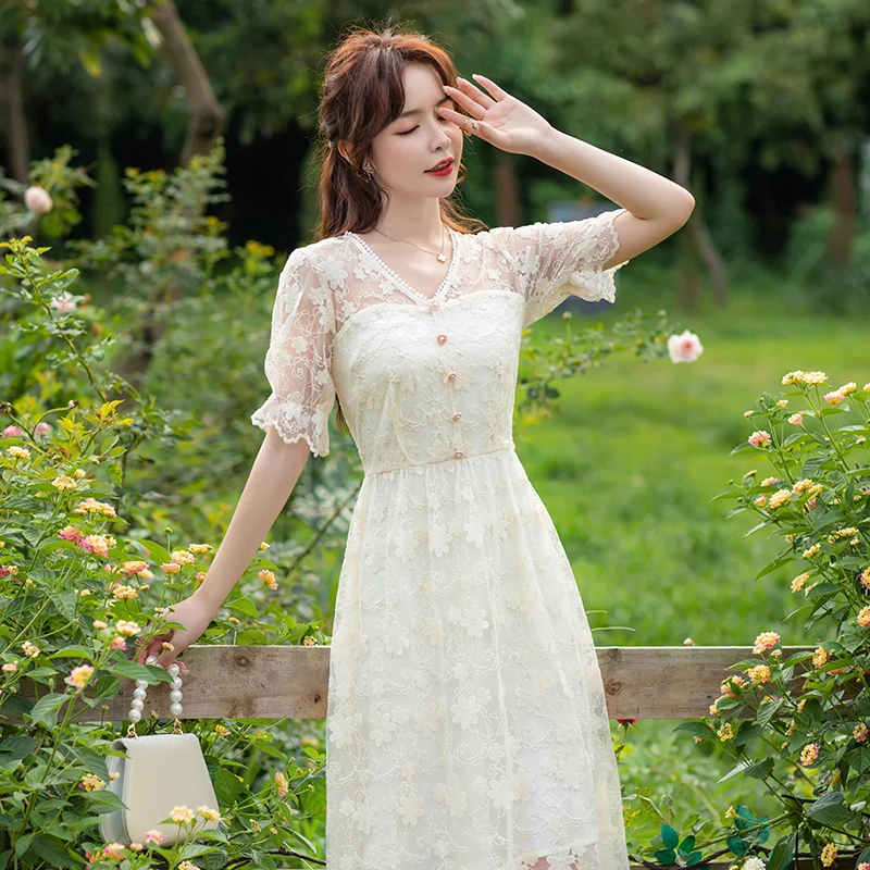 

2021 Summer Leisure Vacation Style Embroidery Lace Long Dress V-Neck Slim Fairy Girl Short Puff Sleeve Fashion Dresses