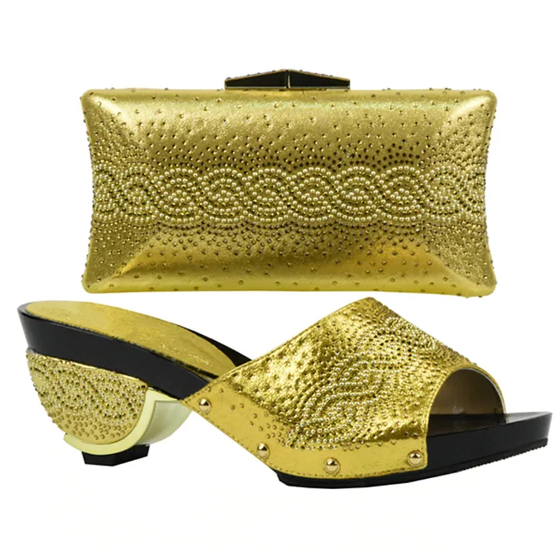 Комплект из обуви и сумки в африканском стиле итальянских туфель сумочки