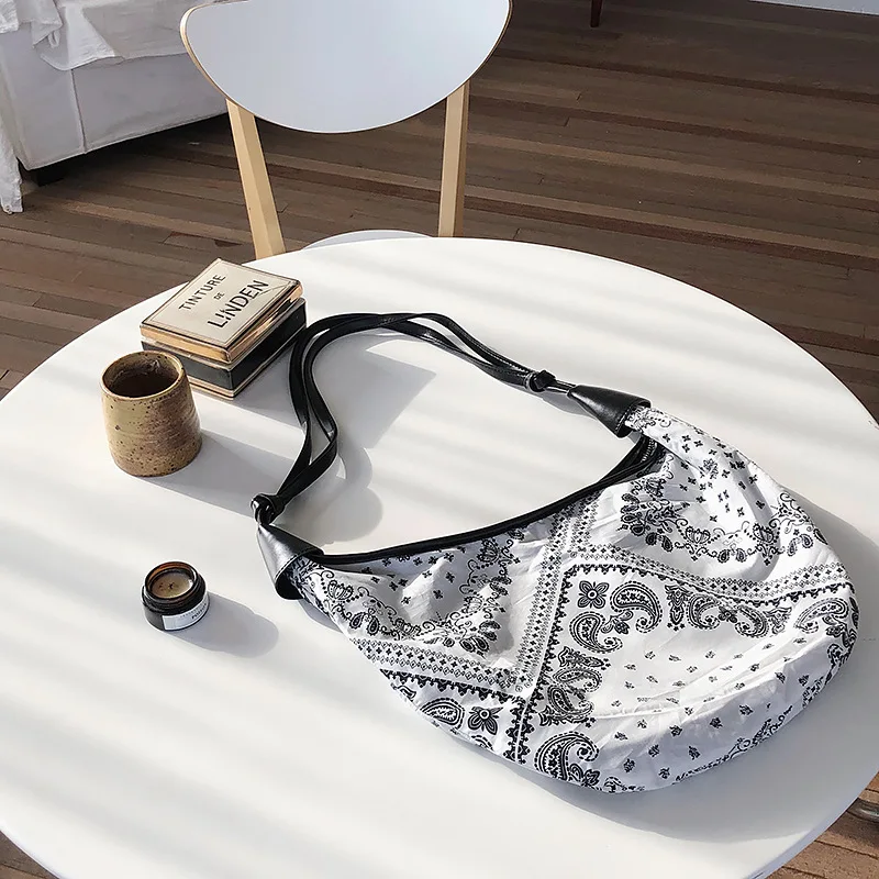 

Women New Fashion Ethnic Style Floral Pattern Large Capacity Tote Bag Cloth Bag Handbag Travelling Daily