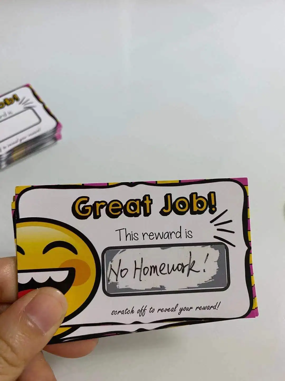 Дешево 100 шт./компл. новые вознаграждения, царапины, карточки «сделай сам», поощряющие хвалю, наклейки, детские учебные пособия для раннего обучения... Продажа 100 шт./компл. новые вознаграждения, царапины, карточки «сделай сам», поощряющие хвалю, наклейки, детские учебные пособия для раннего обучения...