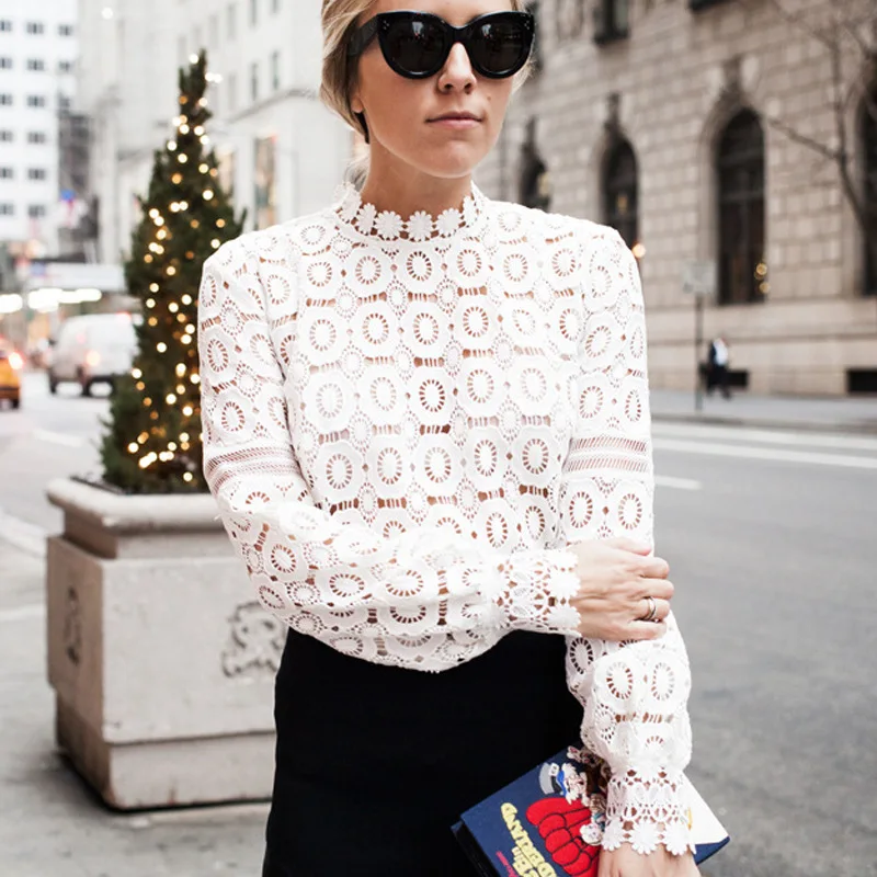 

2021 retro water-soluble flower long-sleeved lace shirt short top white hollow top blouse women 2021
