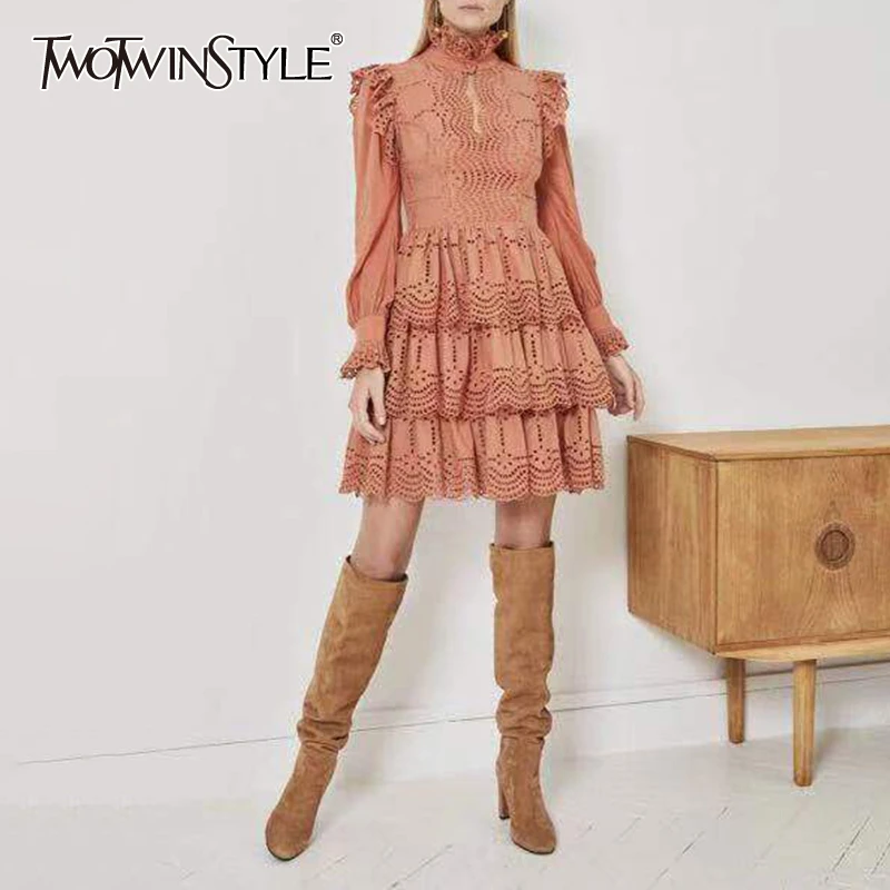 Платье с вышивкой TWOTWINSTYLE летнее кружевное платье воротником стойкой высокой
