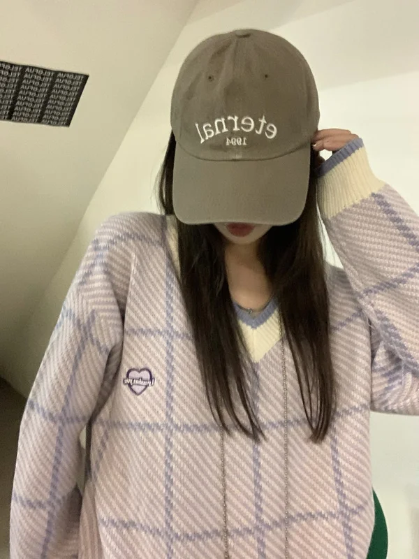 

Фиолетовый мягкий клейкий свитер с V-образным вырезом для осени