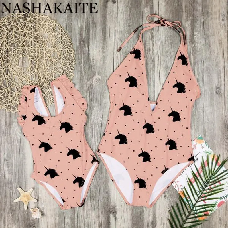 NASHAKAITE/одинаковый купальник для мамы и дочки; Летний милый цельный пляжный костюм с героями мультфильмов; mae e filha; семейная одежда для мамы и дочки