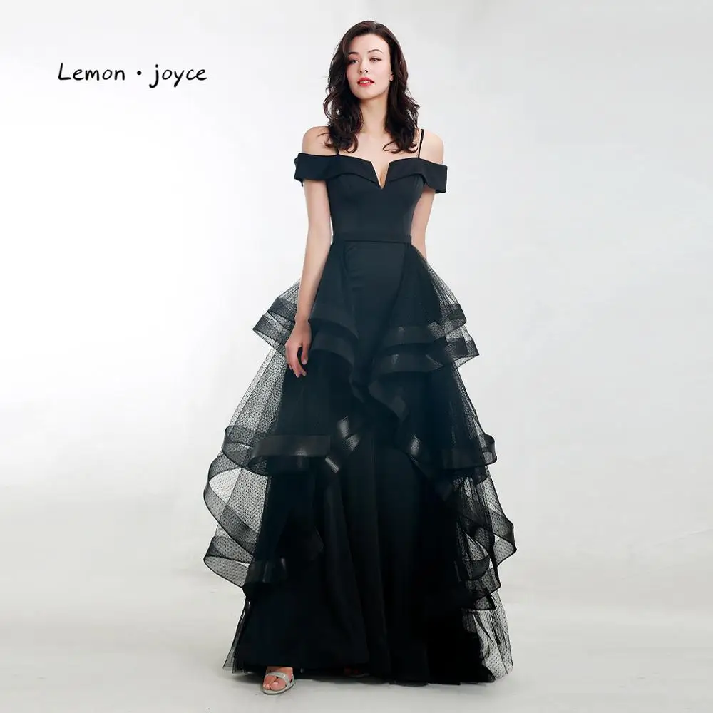 Женское длинное вечернее платье Lemon joyce черное простое с открытыми плечами