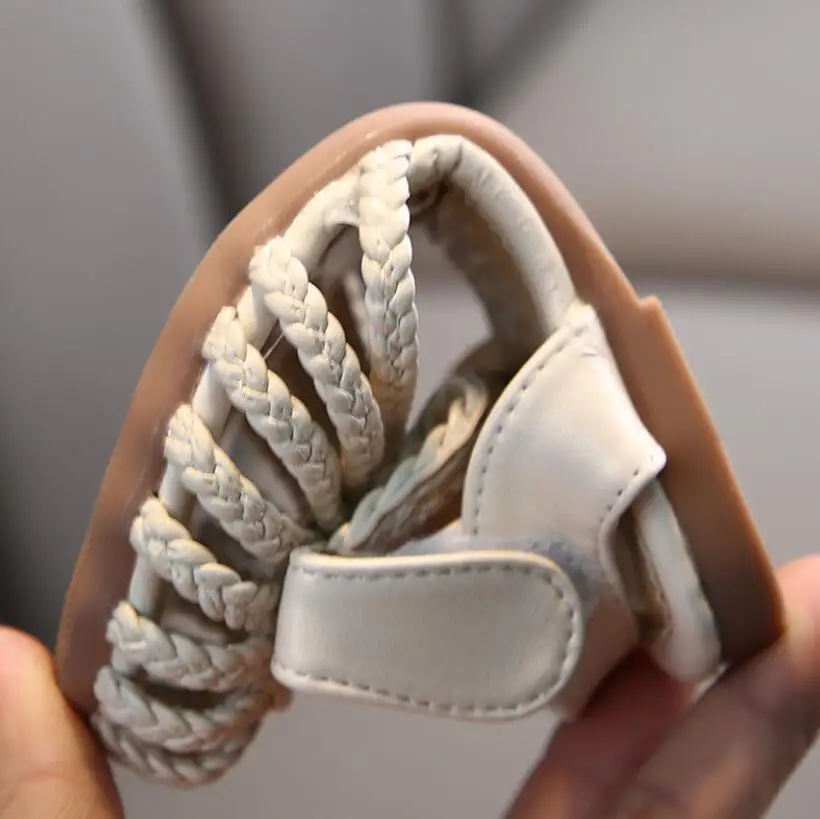 

Kids Sandals Girls Summer Woven Cut-outs Sandals Fashion Solid Color Flat Princess Shoes Beach Slippers Size 26-30